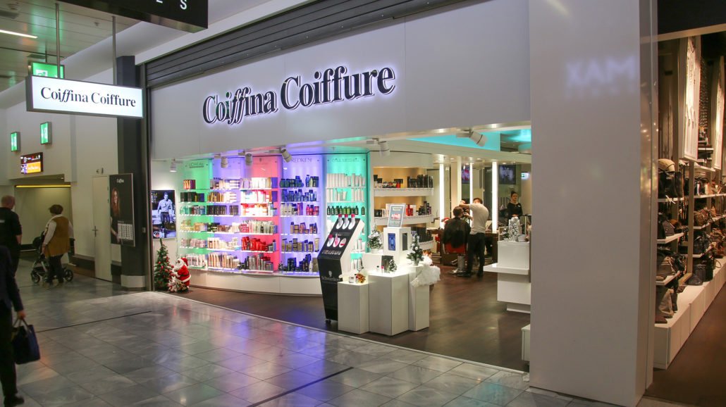 Coiffina Coiffure Eingang mit Unternehmensschriftzug