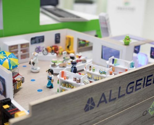 IoT Store mit Digital Signage Lösungen von Allgeier und Online Software