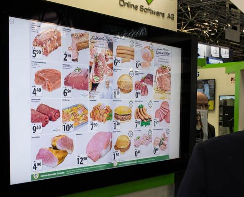 Schaukasten mit Touchbildschirm am Stand der Online Software AG auf der EuroCIS